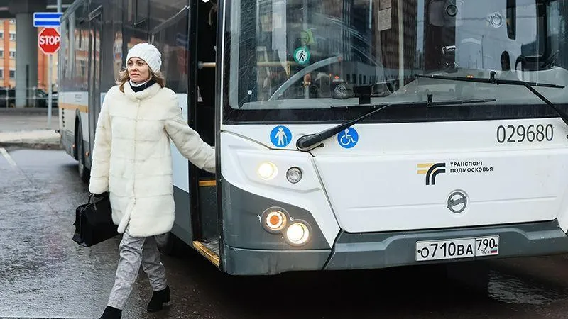 Доехать до ж/д станции Лесной городок можно на маршруте №58к
