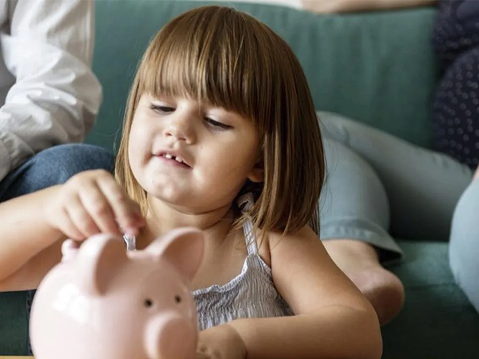 «Развитие отложенного удовлетворения»: выяснилось, почему к планированию семейного бюджета надо привлекать детей