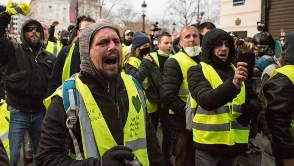 «Желтые жилеты» появились в Польше