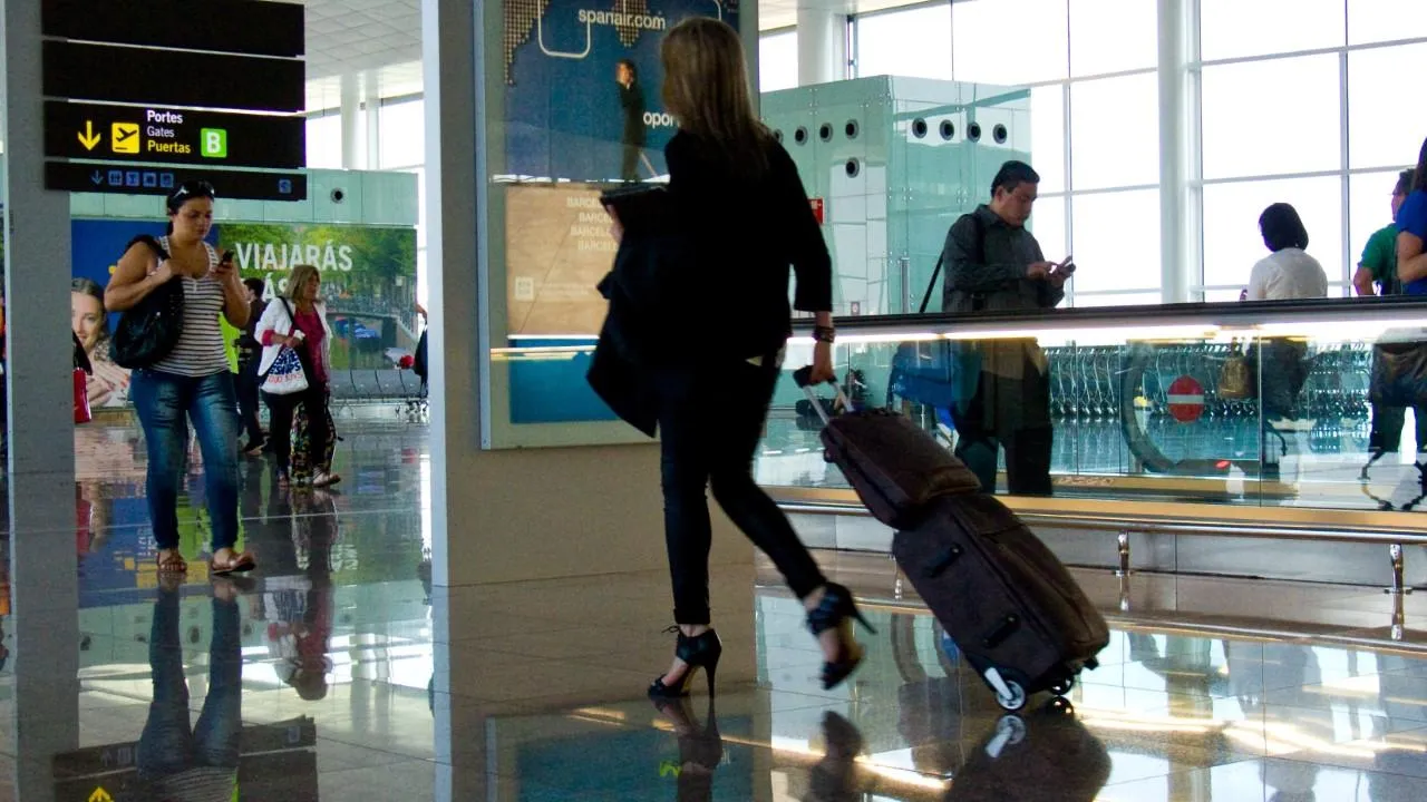 Олимпийские чемпионы Волосожар и Траньков с детьми вернулись в Россию из США