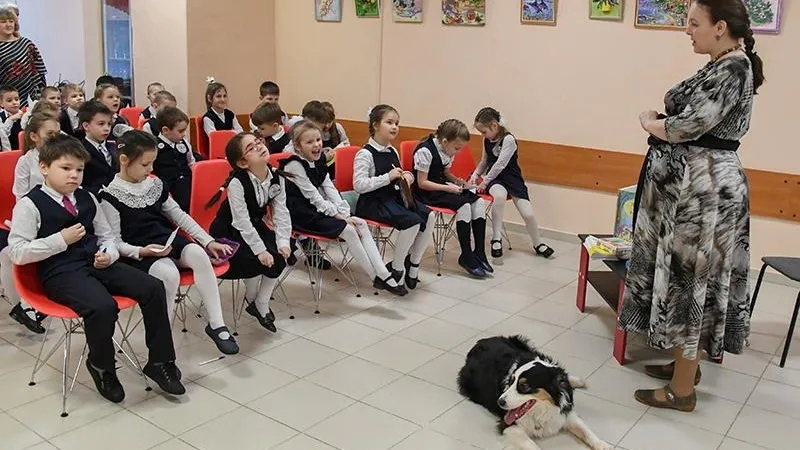 Урок чтения с собакой провели для первоклашек в Долгопрудном