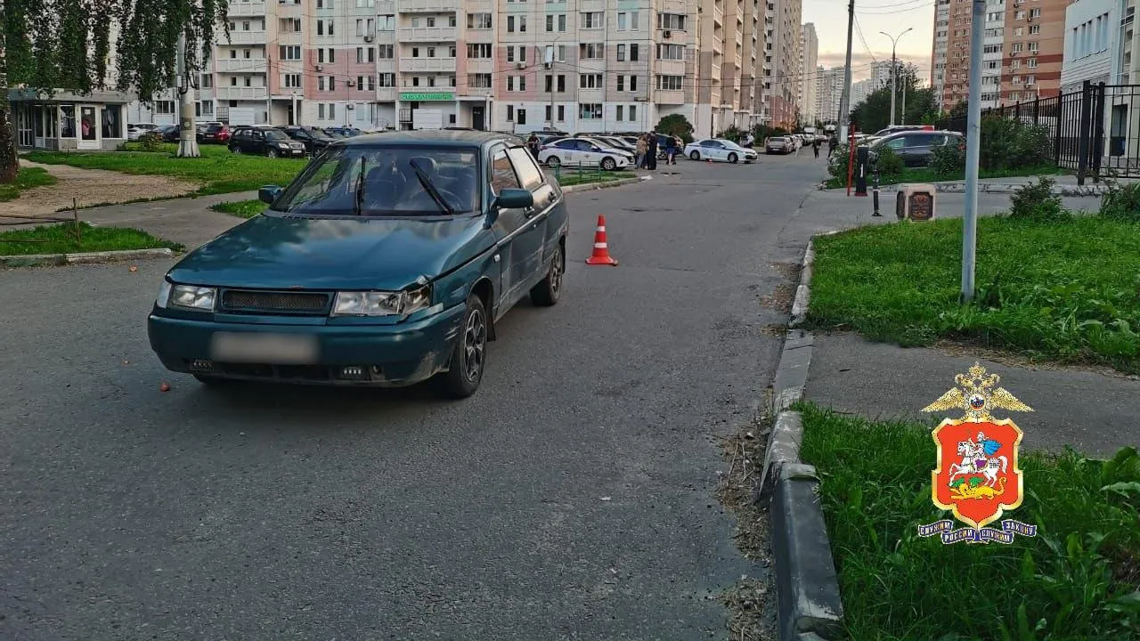 Водителя, сбившего женщину и ребенка в Подольске, доставили в полицию
