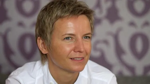 Светлана Сурганова рассказала, что в режиме самоизоляции продолжает активно работать
