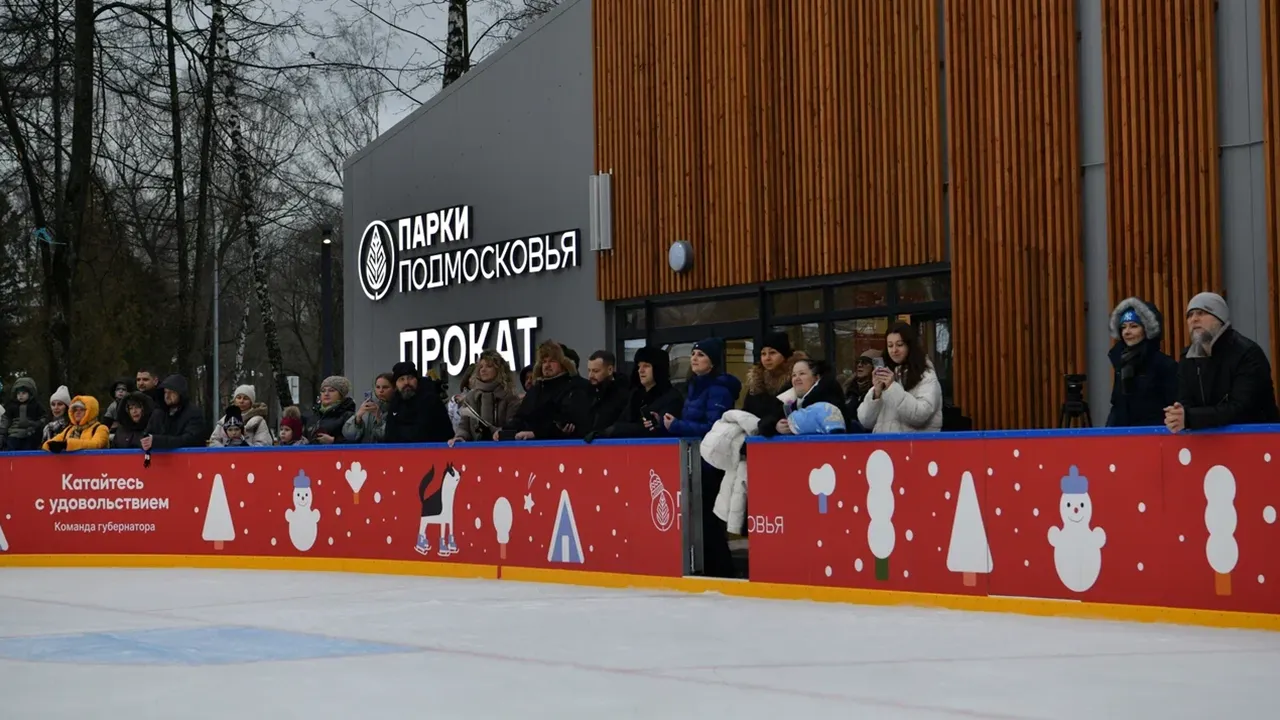 Глава Красноцветов пригласил жителей округа Пушкинский на матч Легенд хоккея