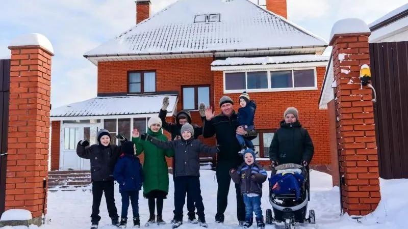 Многодетная семья смогла купить дом в Подмосковье на госсубсидию