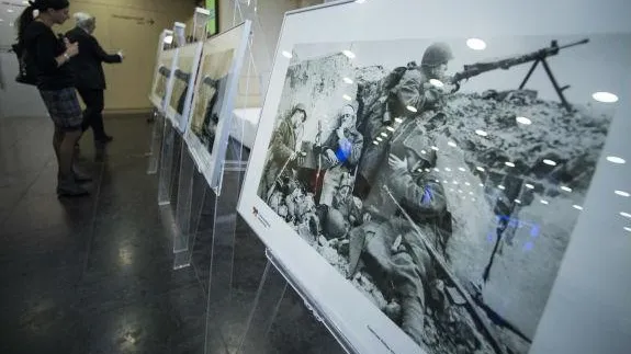 Фотоработы бывшего узника Бухенвальда представили в Пущине