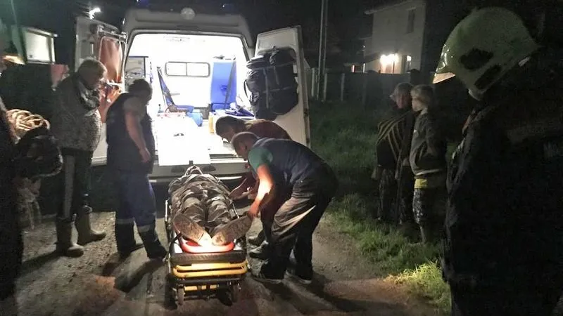 Провалившегося через кровлю мужчину спасли в Луховицах