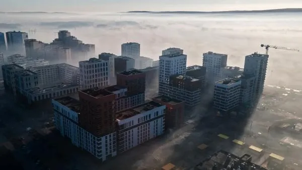 Смог от лесных пожаров накрыл Екатеринбург