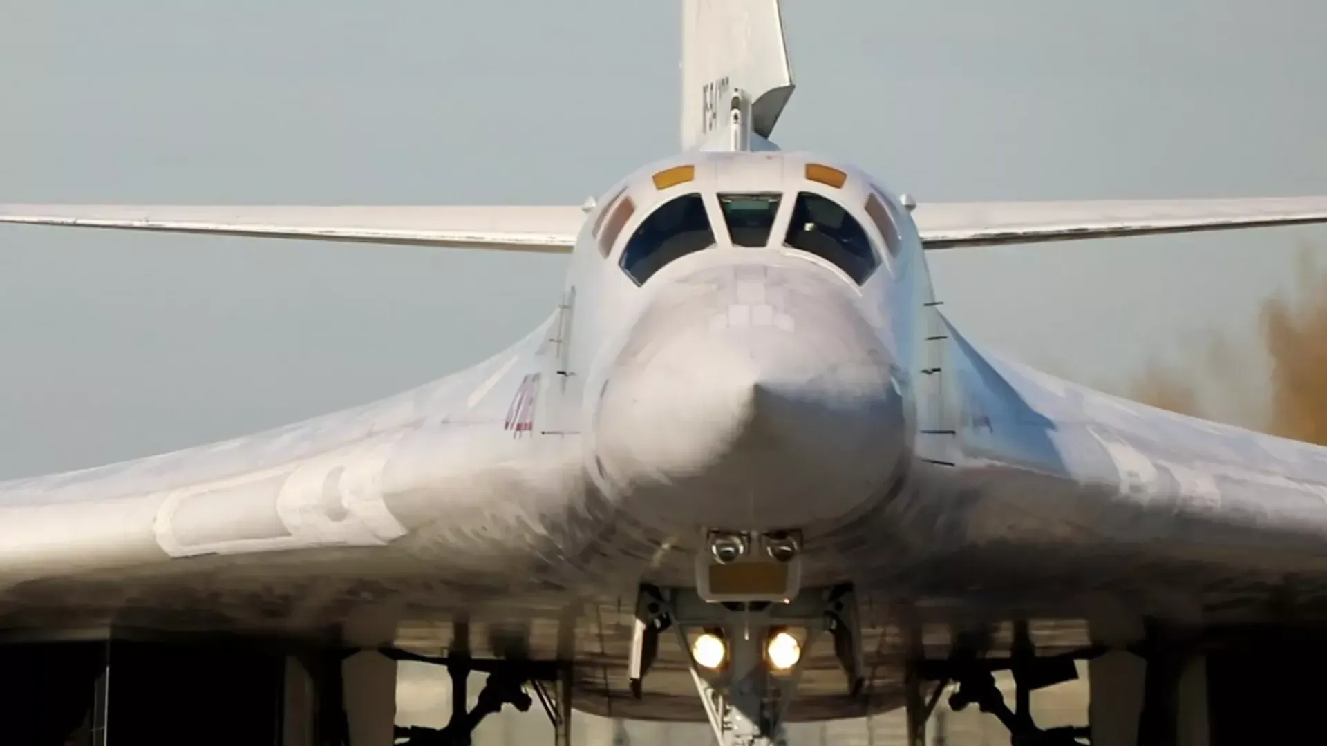 Ракетоносцы Ту-160 выполнили 14-часовой полет над Баренцевым и Норвежским морями