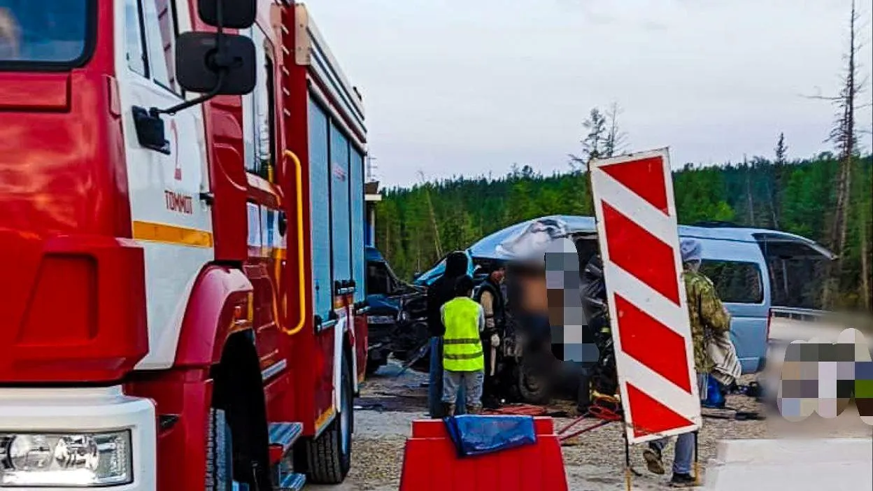 Смертельное ДТП с участием грузовика и микроавтобуса произошло в Якутии