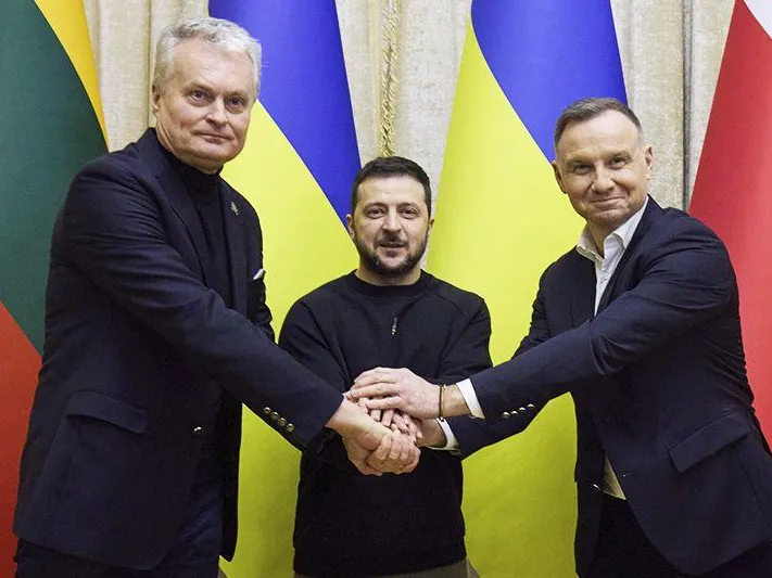 «Они уже не знают, как нагадить России», - депутат о запретах Запада