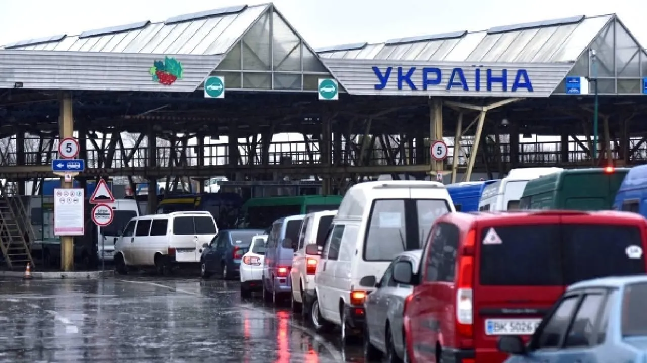 Между Украиной и Польшей заработал один КПП: грузовикам позволили пересечь границу