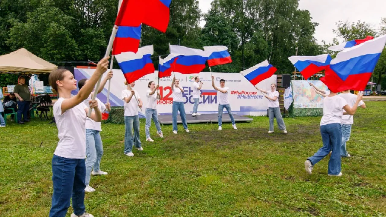 Доцент Косорукова пояснила, почему День России не связан с независимостью страны