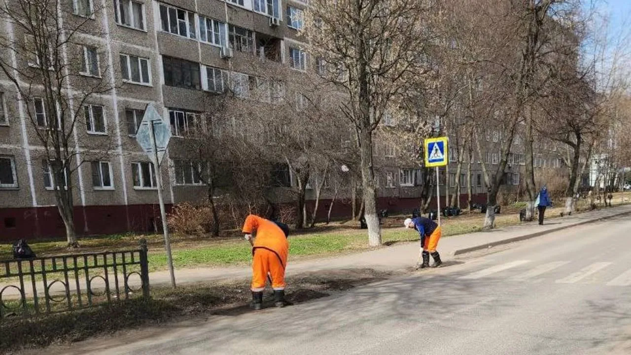 Более 300 человек вышли на уборку дорог и общественных пространств Подольска