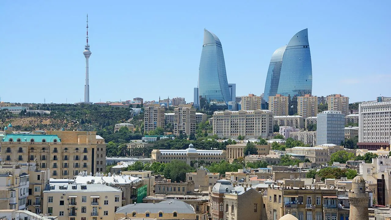 Захарова предостерегла россиян от поездок в Азербайджан: безопасно ли лететь в Баку на фоне накала отношений с Москвой