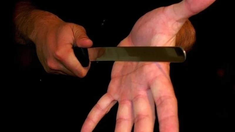 В Петербурге мужчина ударил ножом собутыльника