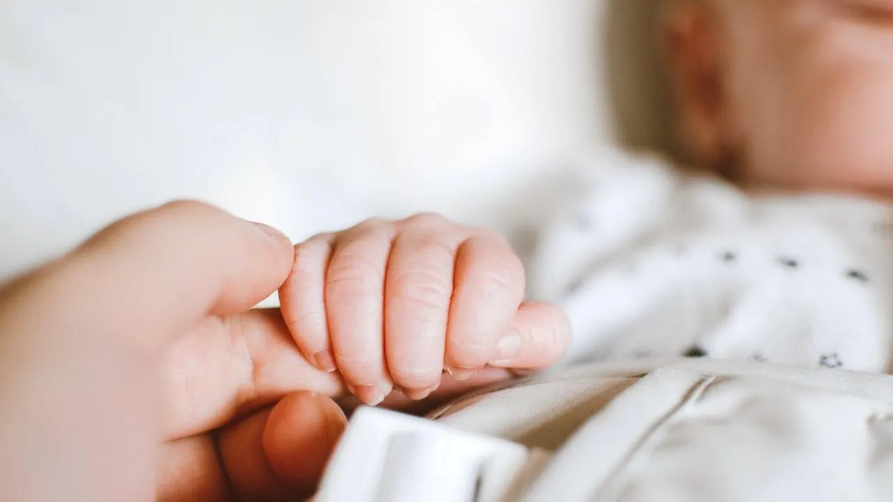 Мужчина принял роды у жены благодаря подсказкам диспетчера тульской «скорой»