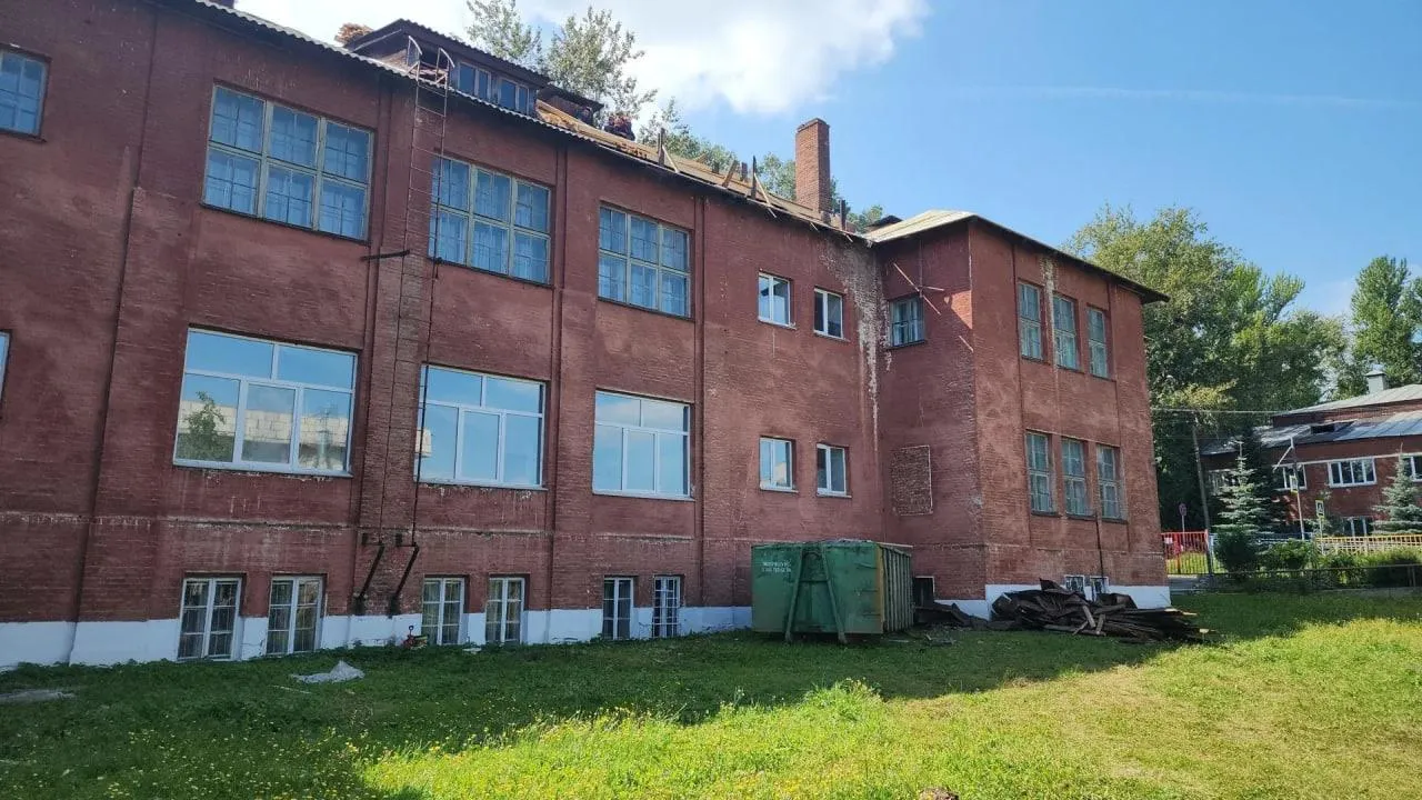 В Кашире начался ремонт кровли в 100-летнем образовательном учреждении