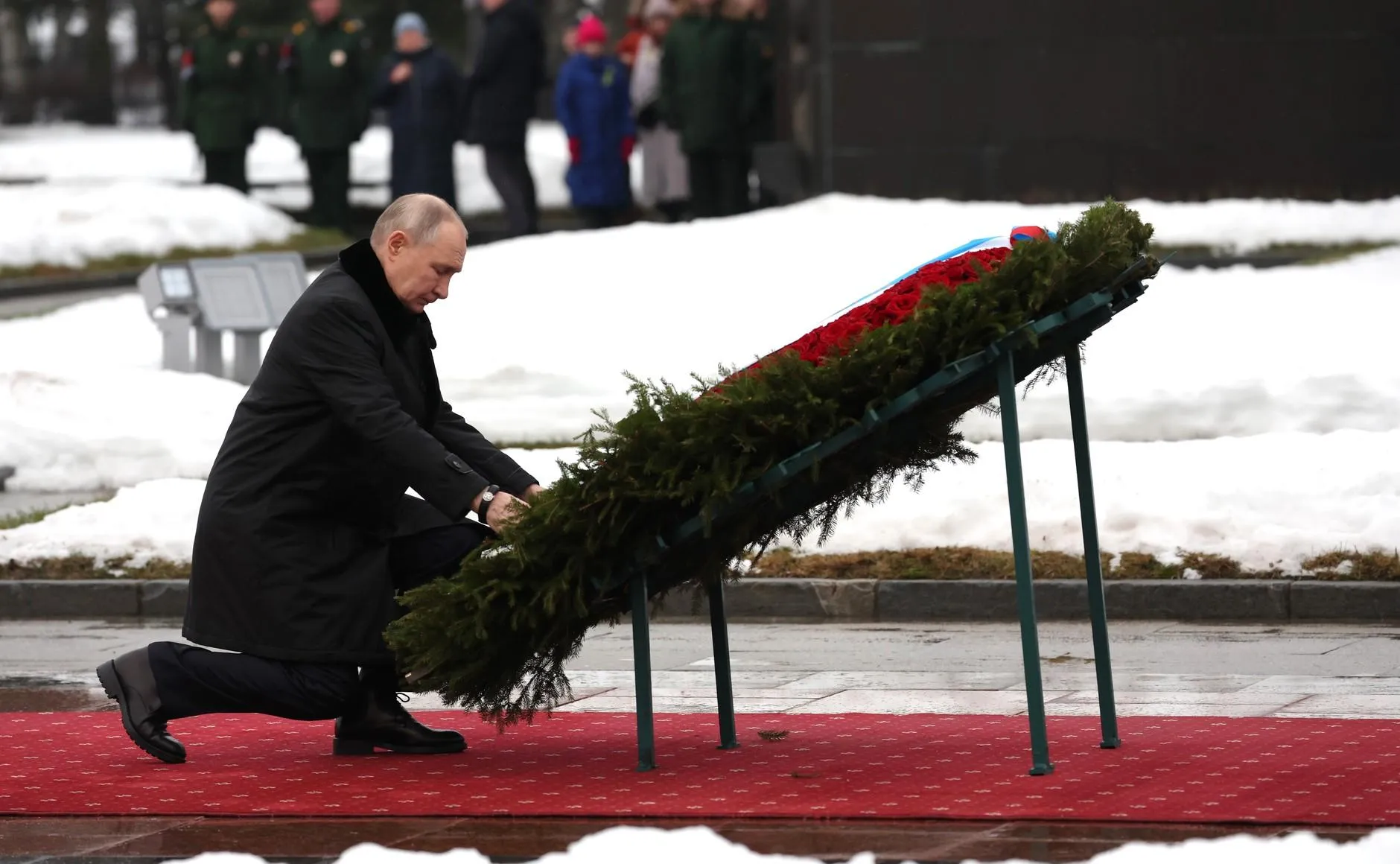Владимир Путин почтил память жертв блокады Ленинграда. Kremlin Pool