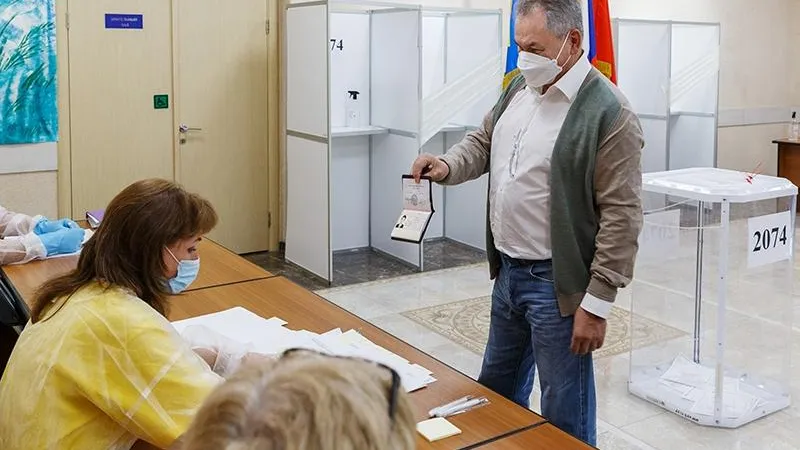 За наше будущее: Элла Памфилова, Сергей Шойгу и Лариса Лазутина проголосовали по поправкам в Основной закон