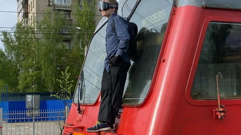 Зацепера в горнолыжной маске заметили в Подмосковье