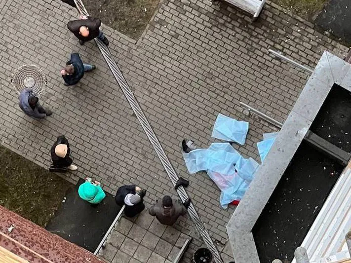 «Был в отличном настроении»: в Мытищах пятиклассник по загадочным причинам выпал с общего балкона