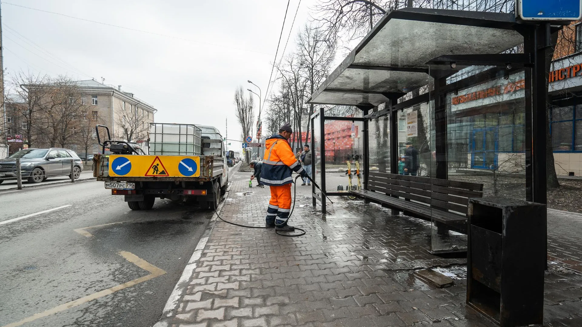 В Подмосковье провели ремонт остановок