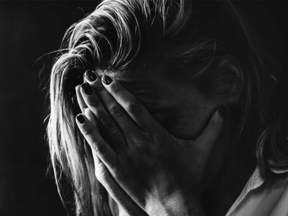 Резко занялся спортом и завел массу знакомых: как распознать психическое расстройство у близкого человека