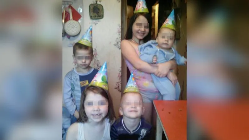 Родственники не могут поделить пятерых сирот, мать которых сгорела при пожаре 