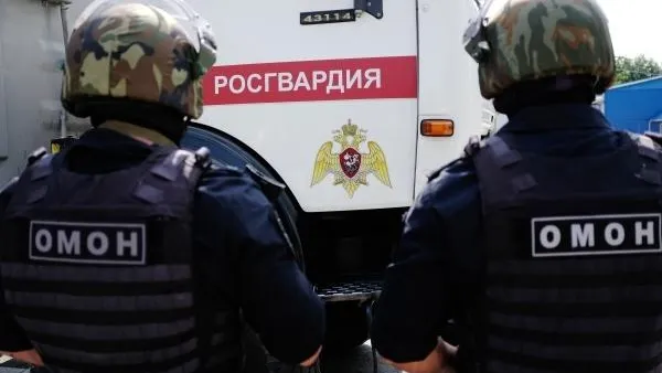 В Новокузнецке мужчина избил дверью свою беременную подругу