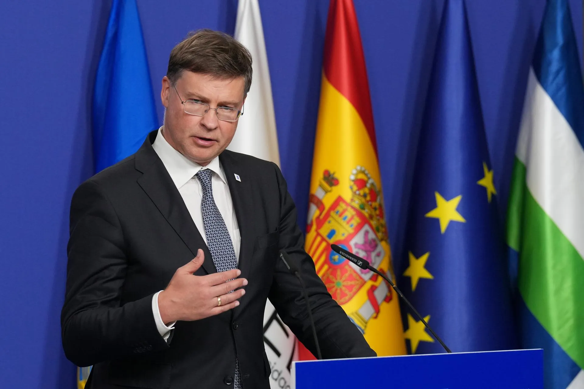 Руководитель торгового ведомства Валдис Домбровскис. Фото: Lvaro Ballesteros/Keystone Press Agency/Global Look Press