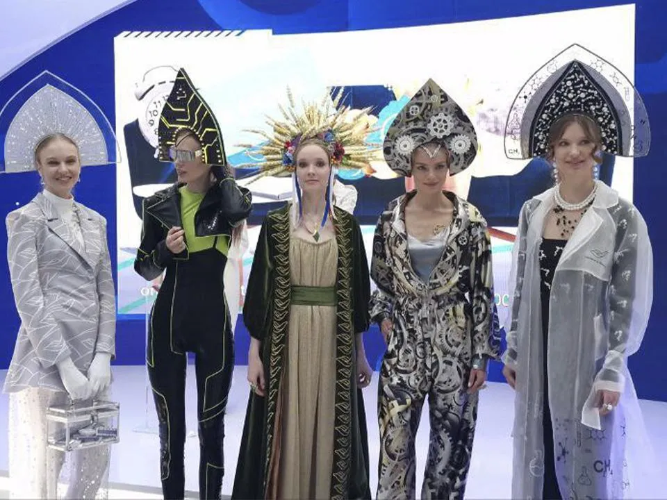 «Невозможное возможно», бизнес-обсуждения и дегустация вин: как проходит первый день ПМЭФ