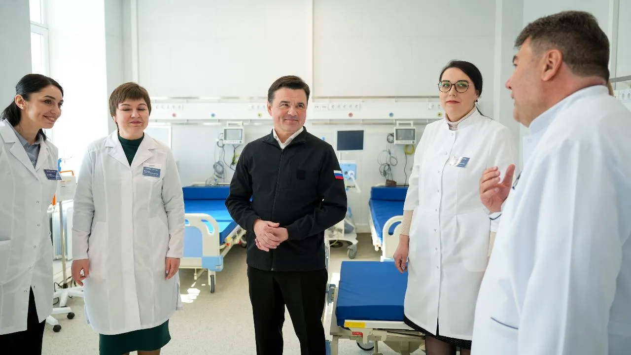 Губернатор Подмосковья осмотрел отремонтированный терапевтический корпус Раменской больницы