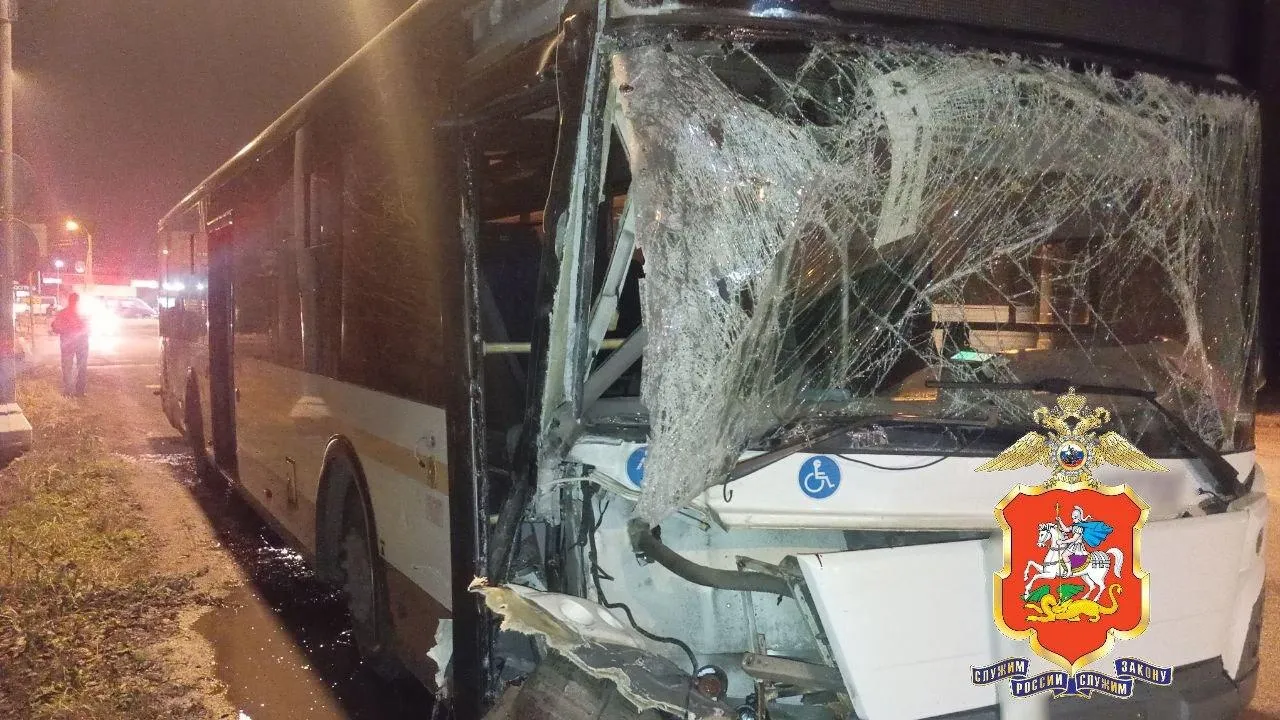 В Подмосковье автобус въехал в маршрутку с пассажирами