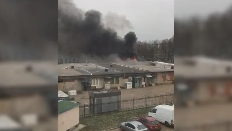 Рынок загорелся в поселке под Кубинкой