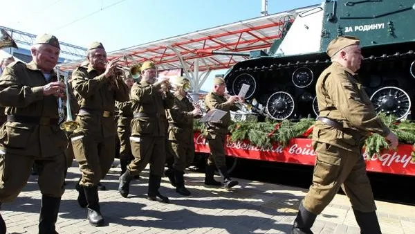 Поезд Победы прибыл на конечную в Усово