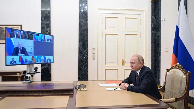 "Россия не будет договариваться с шайкой разбойников": Владимир Путин провел экстренное заседание Совета безопасности страны