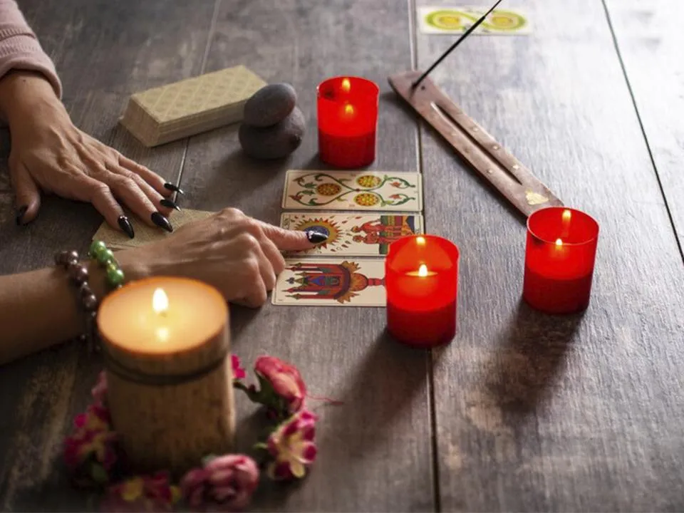 Подхватите черную сущность: таролог предостерегла смертных от заработка на онлайн-гаданиях