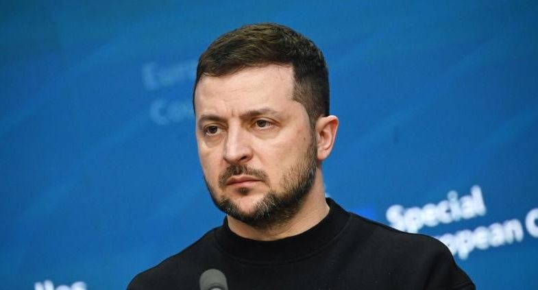 Зеленскому припомнили помощь от НАТО после обвинений России в зависимости от КНР