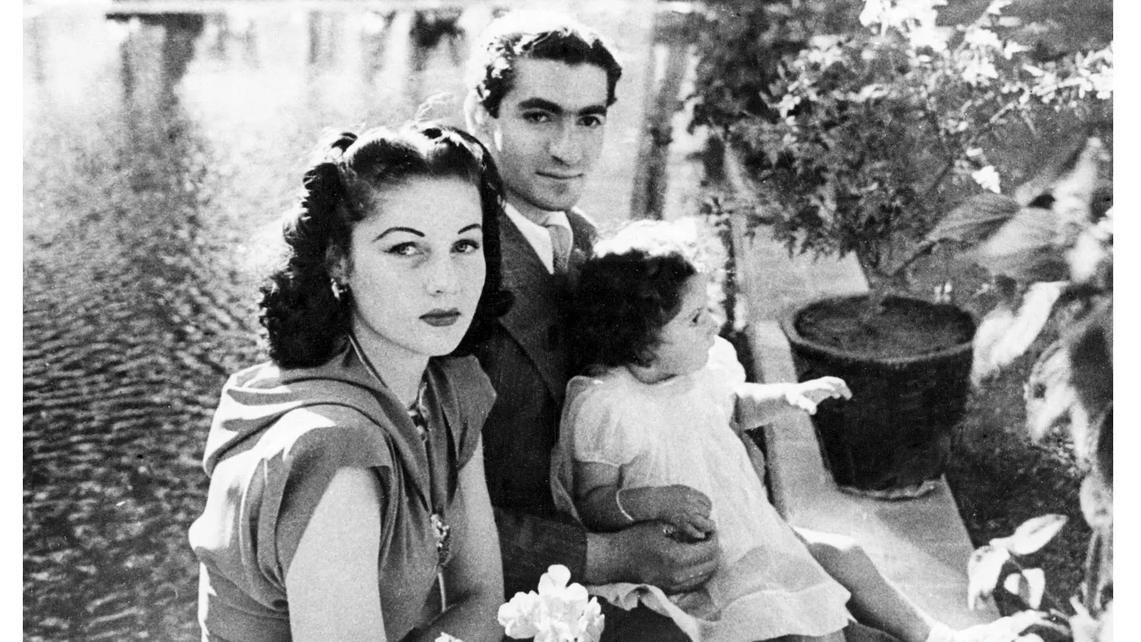 Фавзия с Мохаммедом Резой Пехлеви и дочерью Шахназ Пехлеви, Тегеран