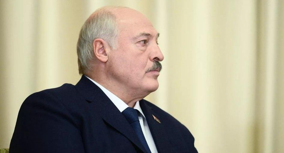 Лукашенко допустил бегство Зеленского с Украины // Лукашенко: Зеленскому есть куда сбежать, а украинцам бежать некуда