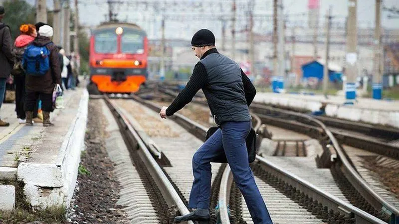 От штрафов до благоустройства: в Подмосковье выросло количество погибших на железной дороге, как с этим борются