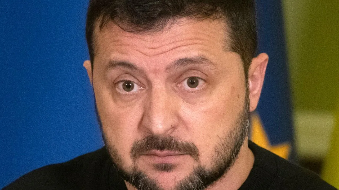 СМИ: Зеленский устроил войну со своими генералами