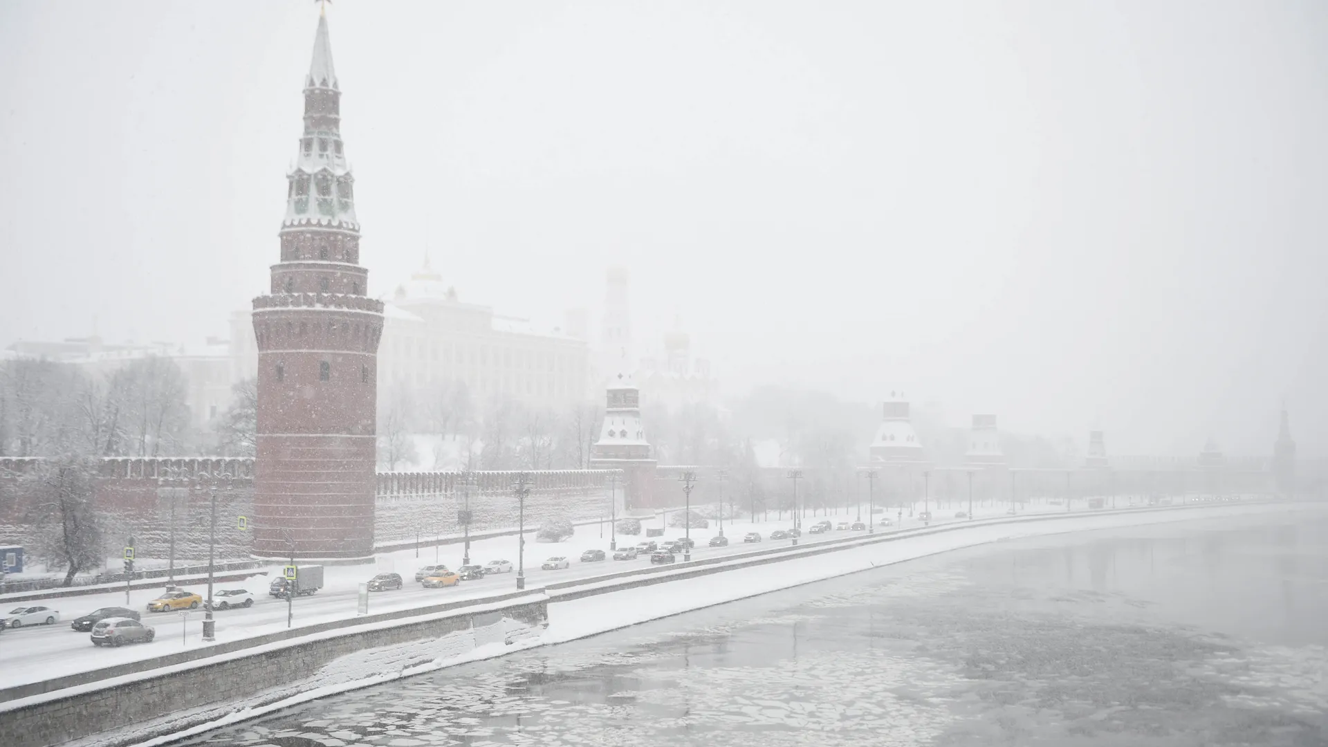 Рекордный снегопад в Москве и Подмосковье