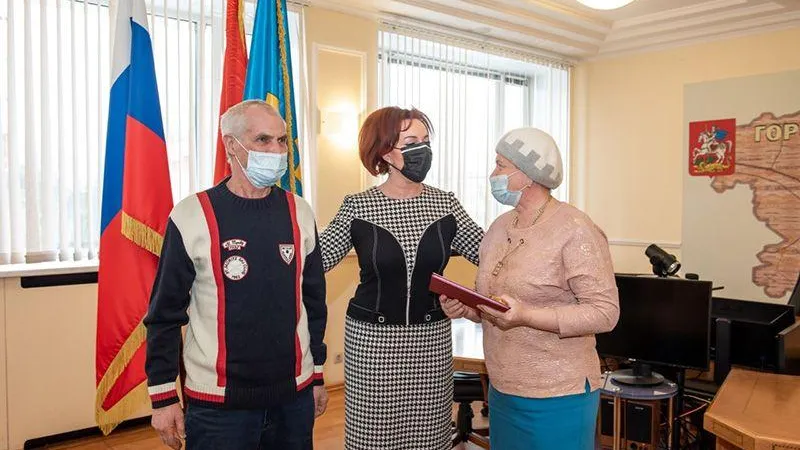 Глава г. о. Истра Татьяна Витушева вручила ключи новоселам, переехавшим из аварийного жилья
