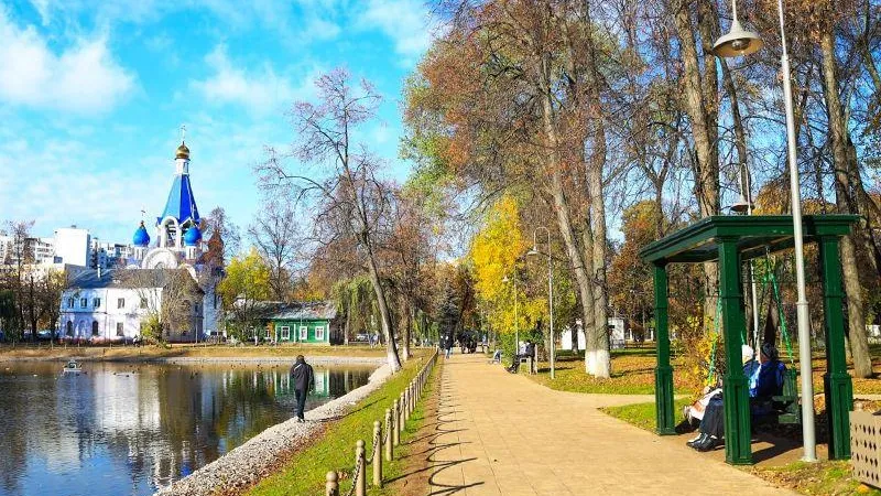 Самые красивые свадебные фото: в Королеве обустроили парк усадьбы Крафта