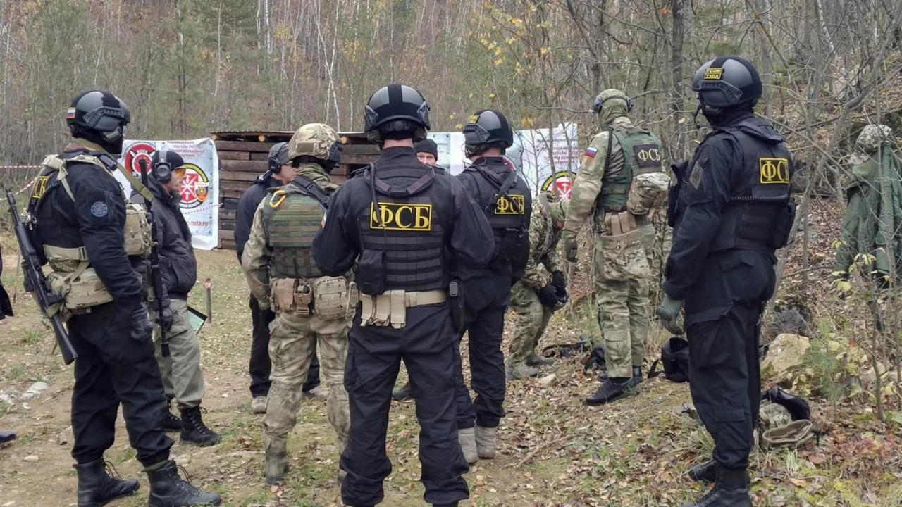 ФСБ задержала шесть человек за подготовку нападений на школы