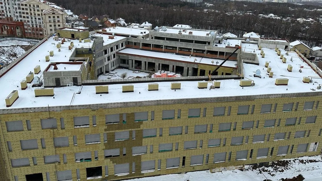 Строительство школы в новом ЖК «Римский» в Ленинском завершили более чем наполовину