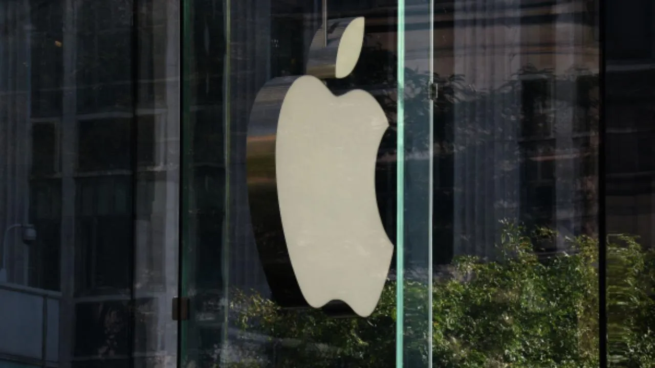 Bloomberg: продукция  Apple может подорожать на фоне напряженных отношений между Китаем и США
