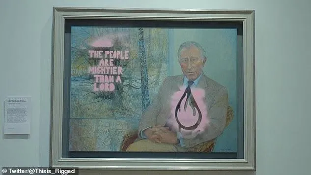 Экоактивисты разрисовали портрет короля Карла III в шотландской галерее